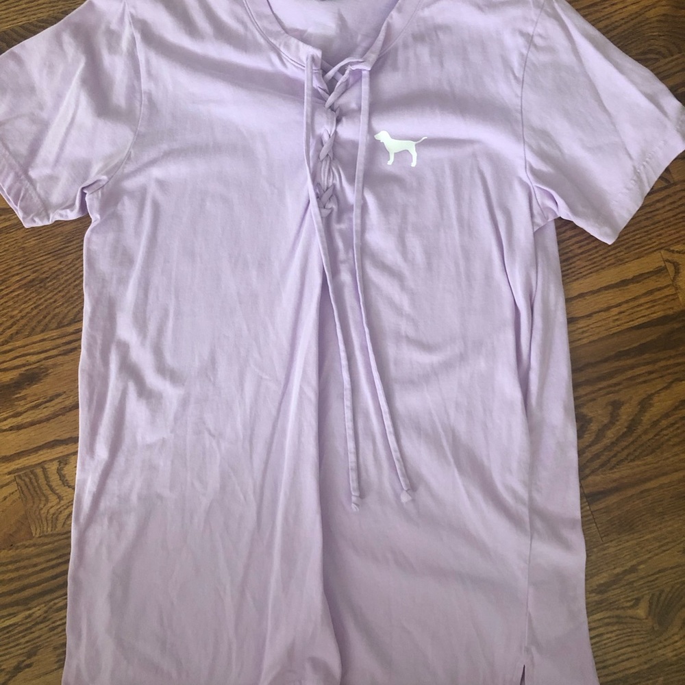 pink tee
